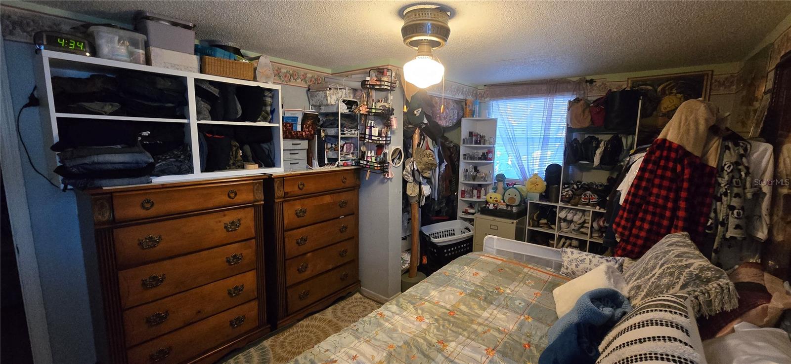 CAYMAN PARK - Residential Income