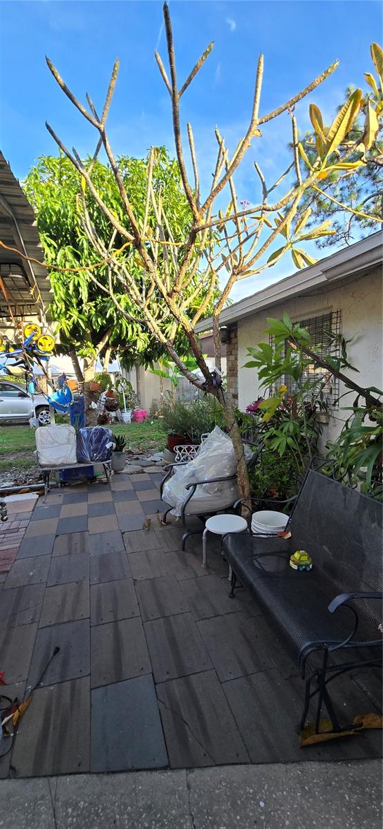 CAYMAN PARK - Residential Income