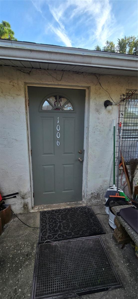 CAYMAN PARK - Residential Income