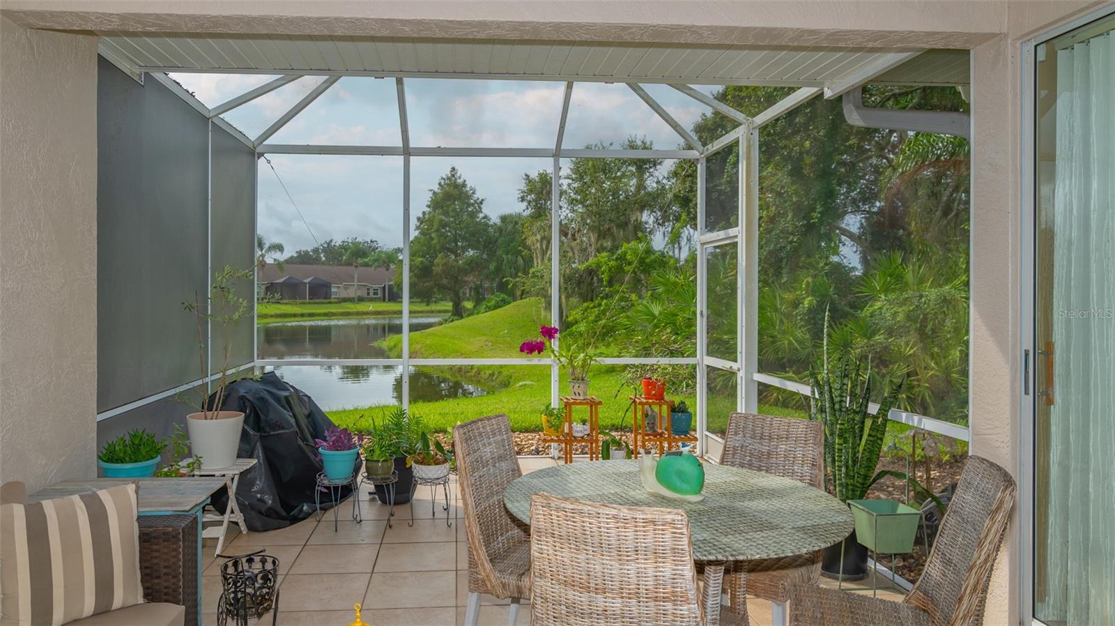 HERITAGE OAKS GOLF & COUNTRY CLUB - Residential