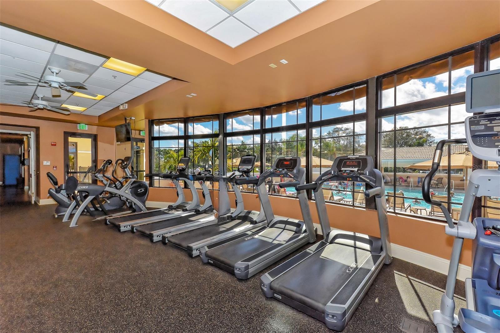 HERITAGE OAKS GOLF & COUNTRY CLUB - Residential