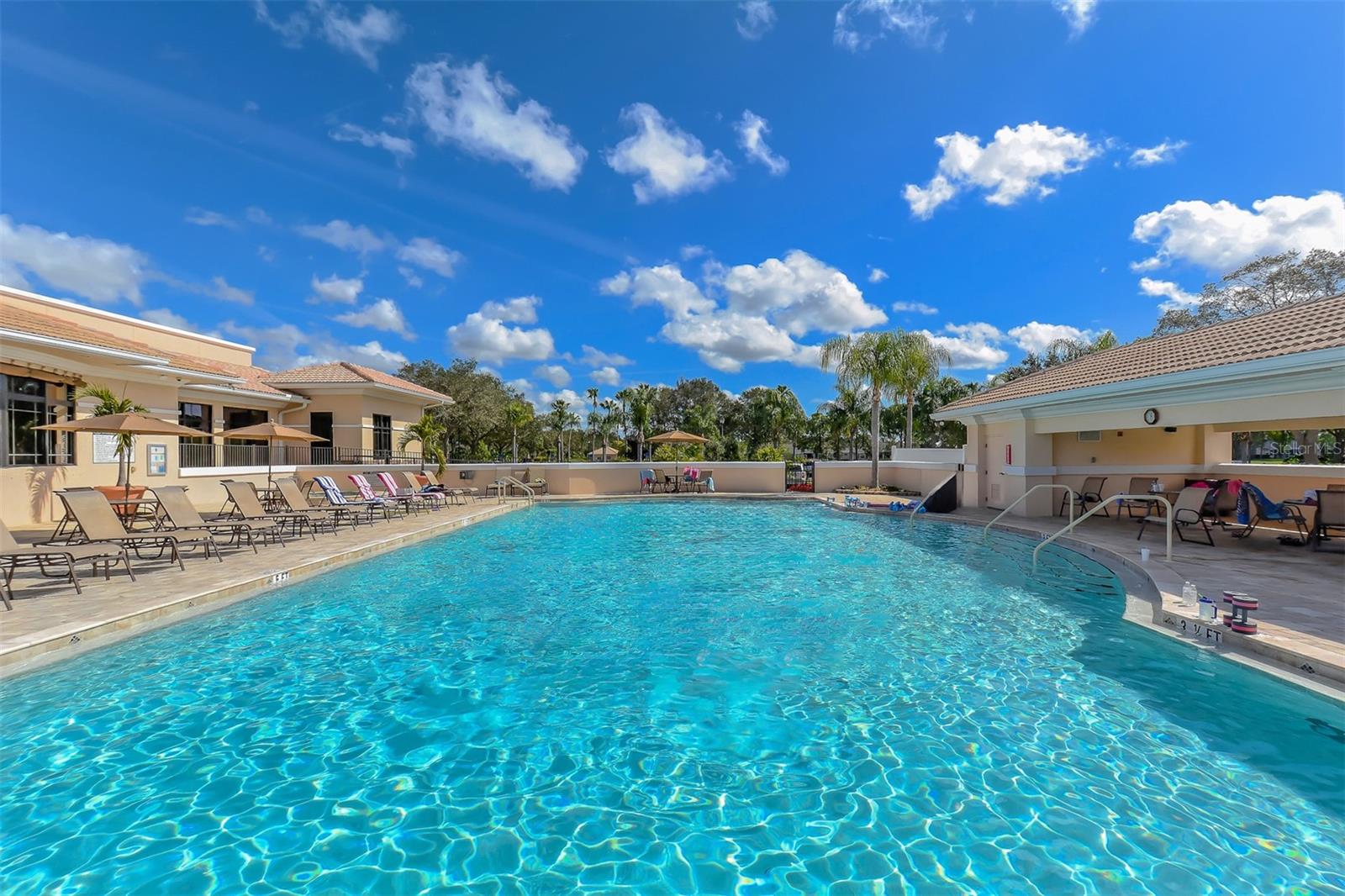 HERITAGE OAKS GOLF & COUNTRY CLUB - Residential