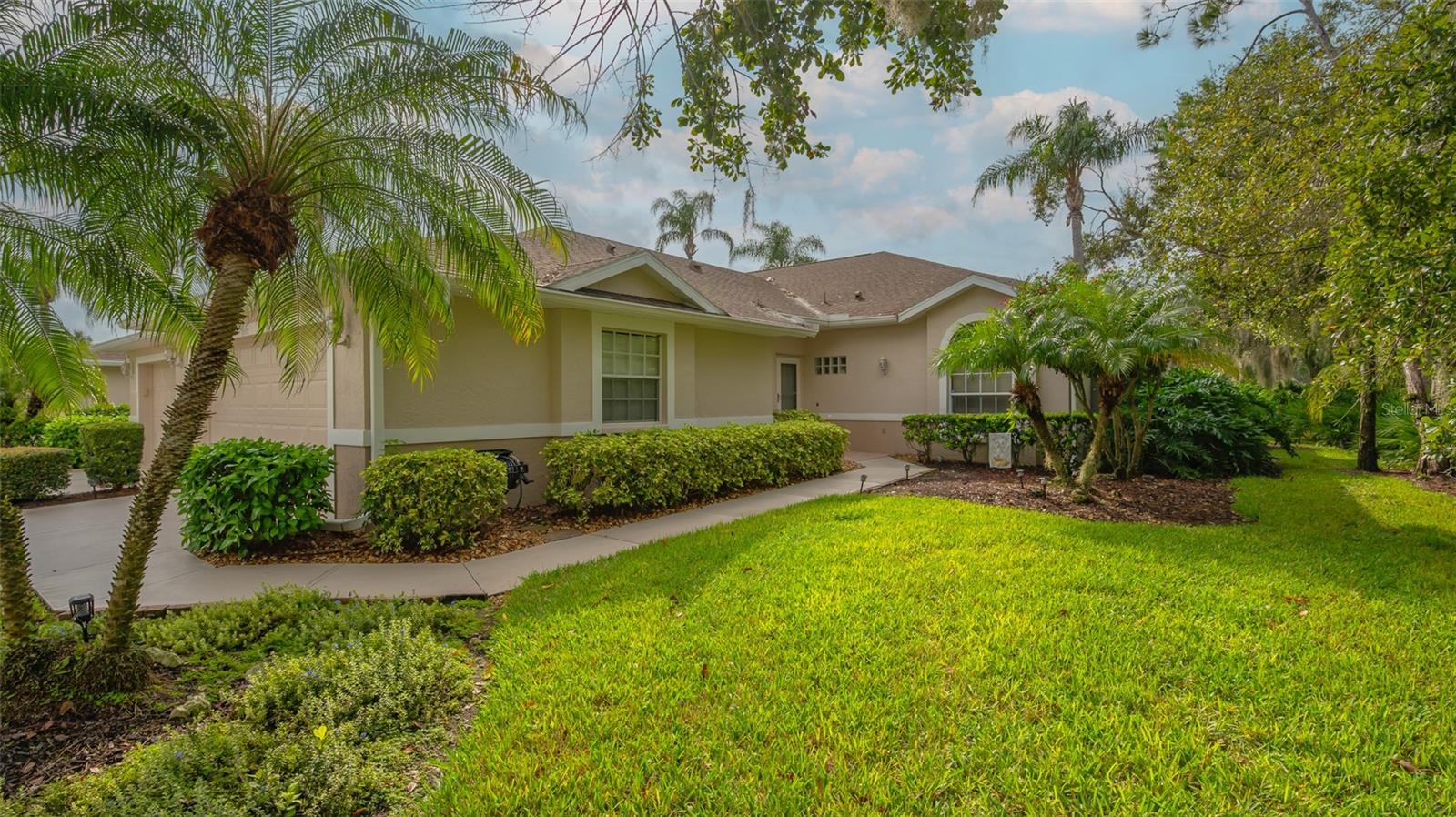 HERITAGE OAKS GOLF & COUNTRY CLUB - Residential