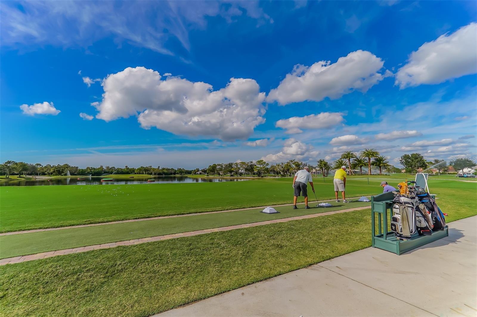 HERITAGE OAKS GOLF & COUNTRY CLUB - Residential