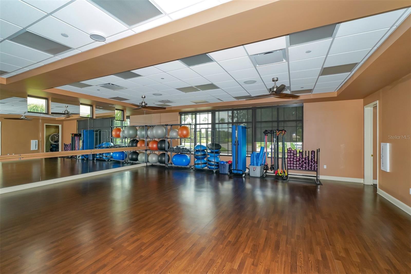 HERITAGE OAKS GOLF & COUNTRY CLUB - Residential