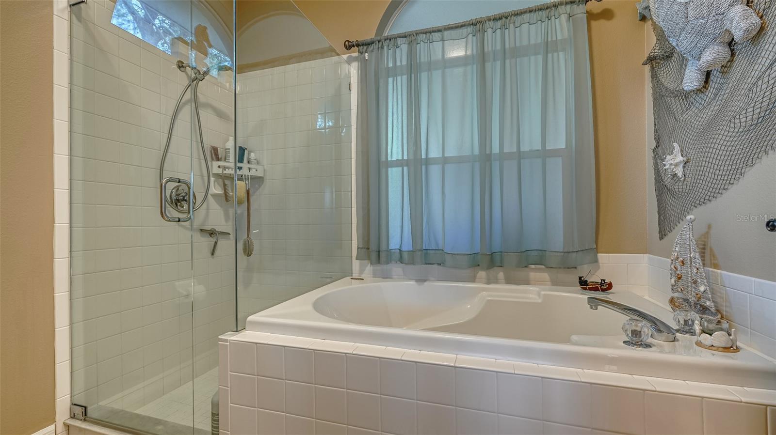 HERITAGE OAKS GOLF & COUNTRY CLUB - Residential