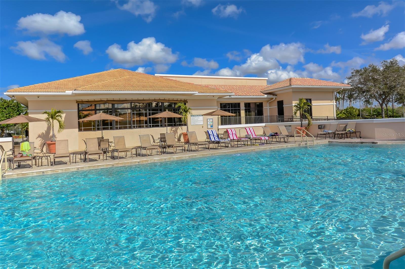 HERITAGE OAKS GOLF & COUNTRY CLUB - Residential