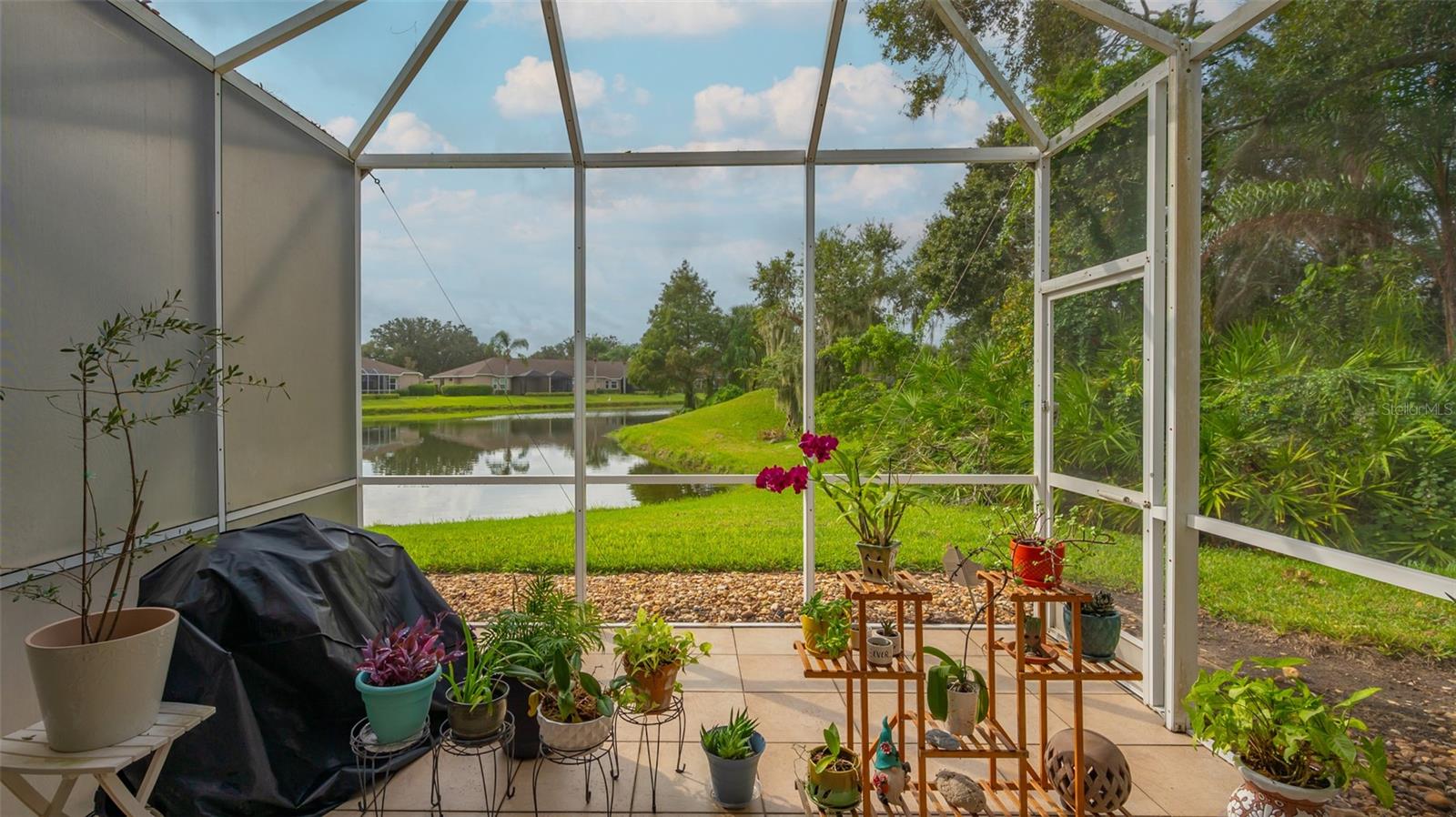 HERITAGE OAKS GOLF & COUNTRY CLUB - Residential