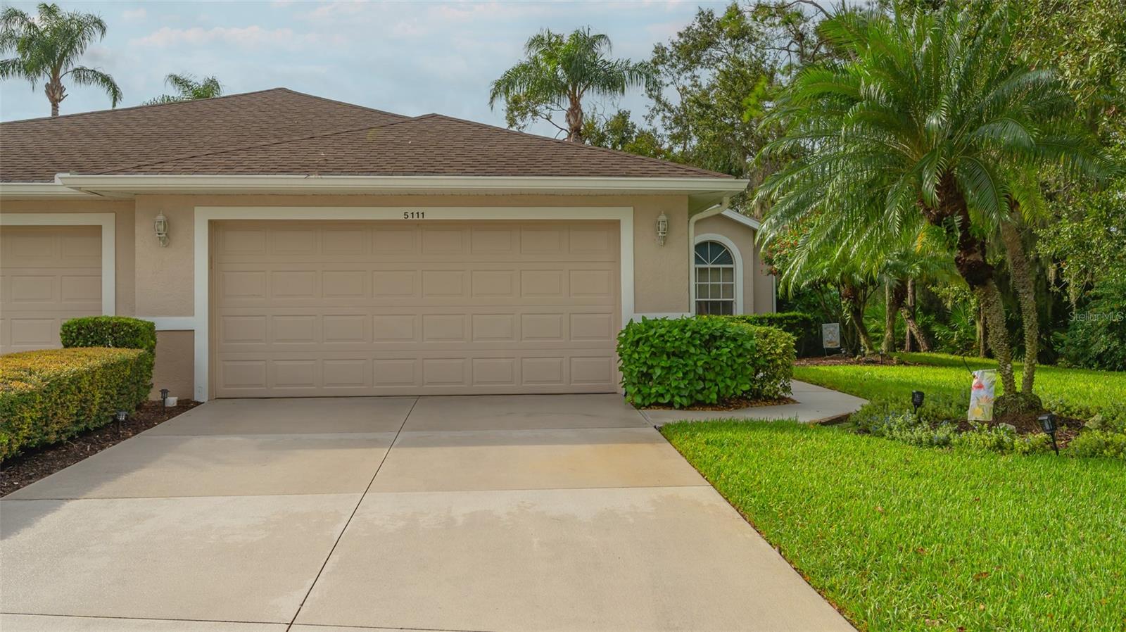 HERITAGE OAKS GOLF & COUNTRY CLUB - Residential