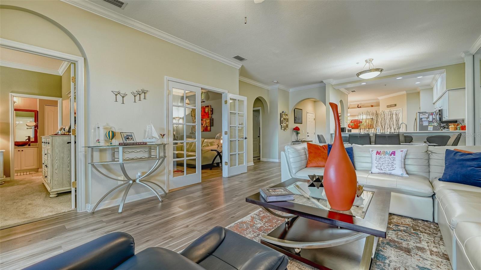 HERITAGE OAKS GOLF & COUNTRY CLUB - Residential