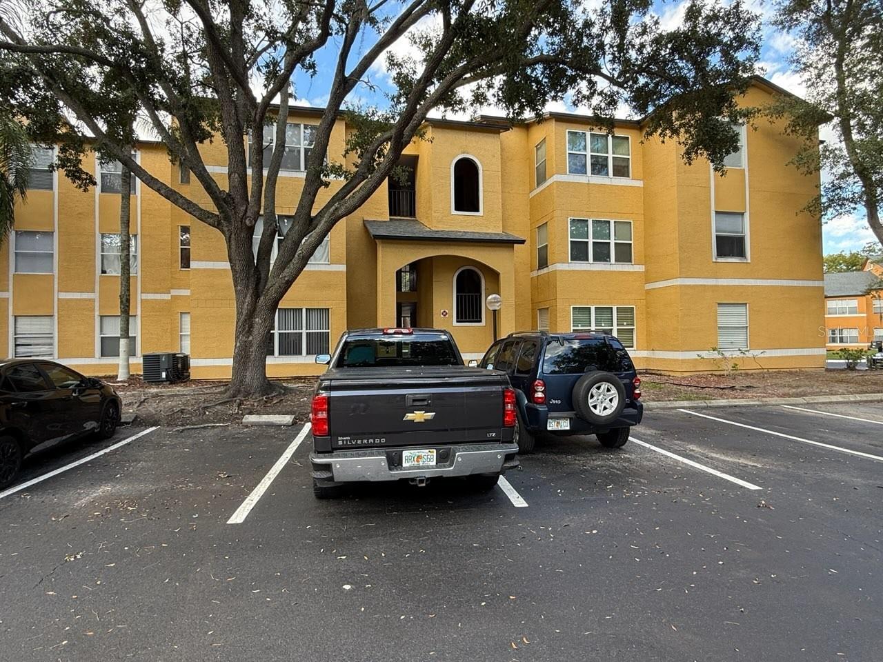 VENETIAN PLACE - Residential