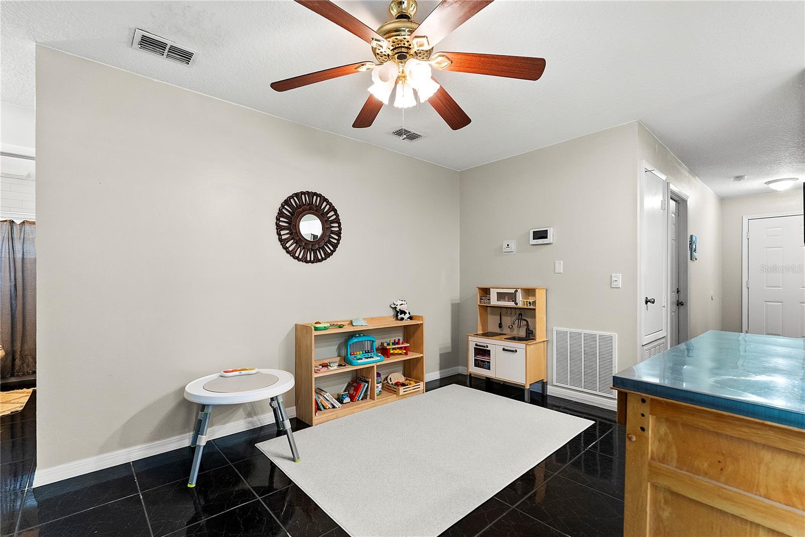 GROVEVIEW VILLAGE 1ST ADD REP - Residential