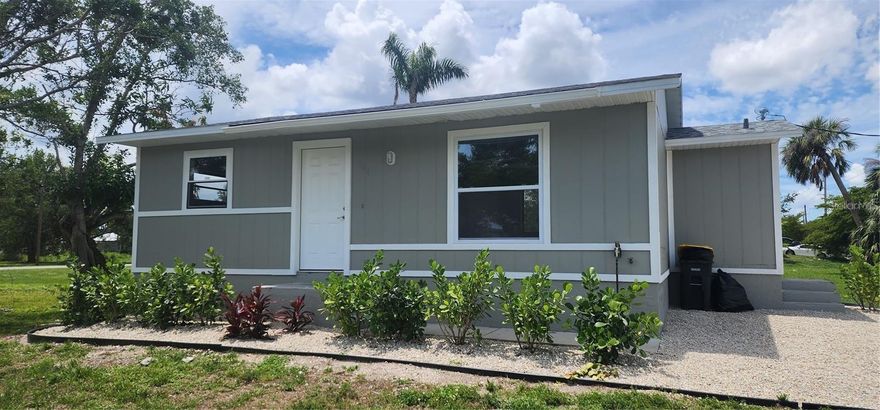 Cute cottage 2 bedroom one bathroom totally remodeled. In the heart of Punta Gorda. Walking distance to downtown. Landlord will include lawn care and up to $60 monthly on water bill. Anything over $60, tenant will pay. Non smoking tenant