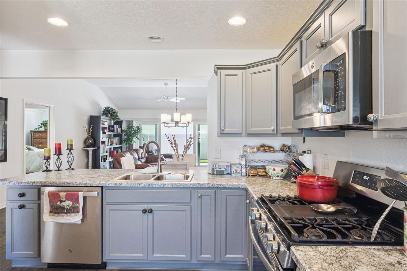 VILLAGES/SOUTHERN OAKS UN #99 - Residential