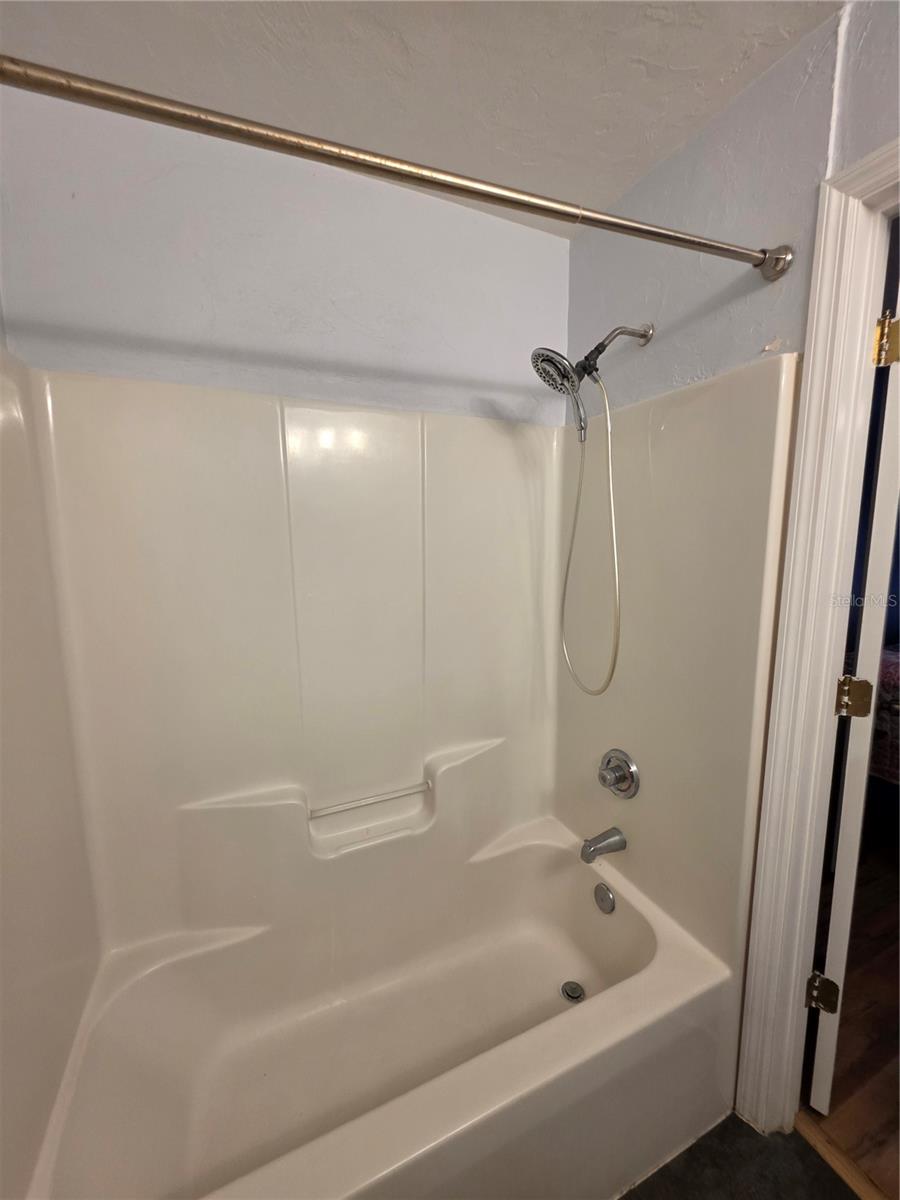 COUNTRYSIDE UNIVERSITY - Residential Lease