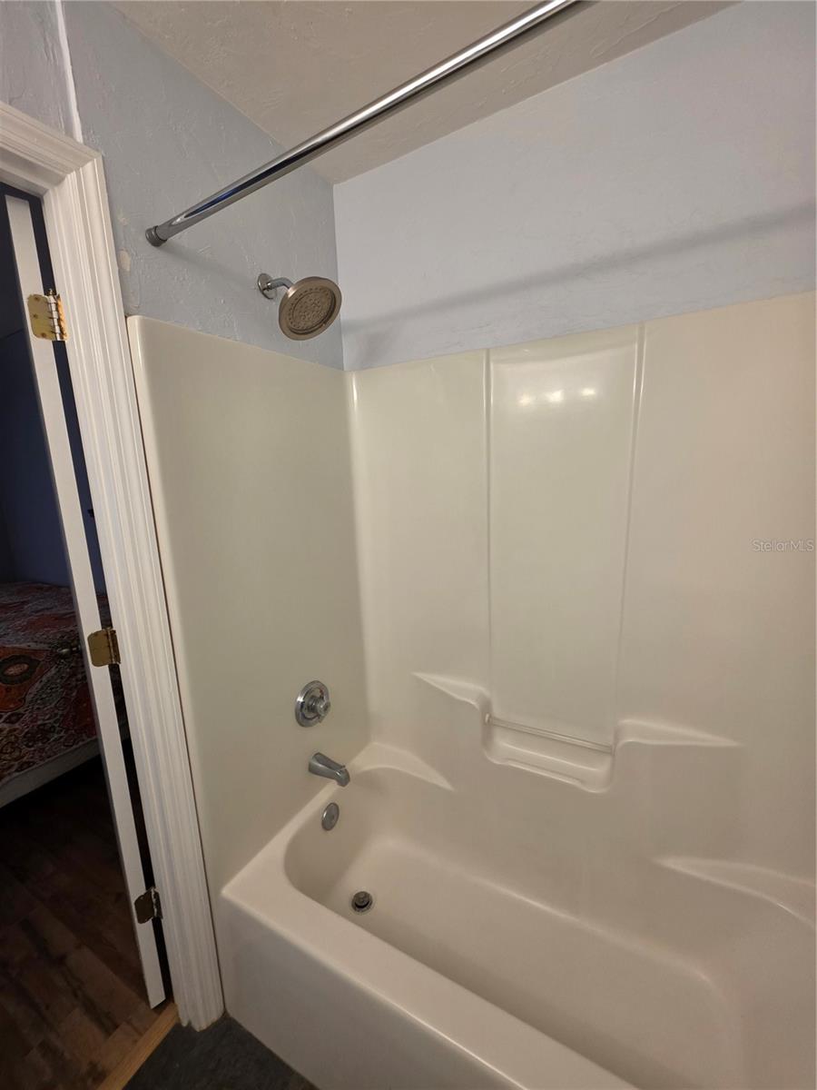 COUNTRYSIDE UNIVERSITY - Residential Lease