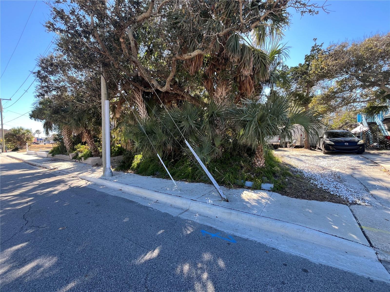 HORN MEMENTO & ROGERS SEABREEZE - Land