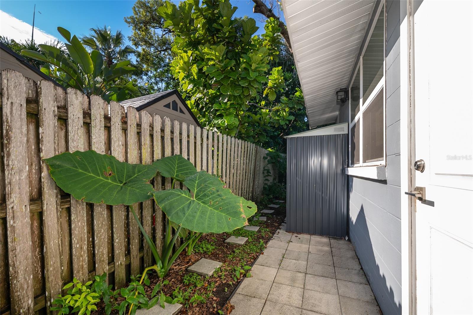 ORANGE TERRACE - Residential Lease
