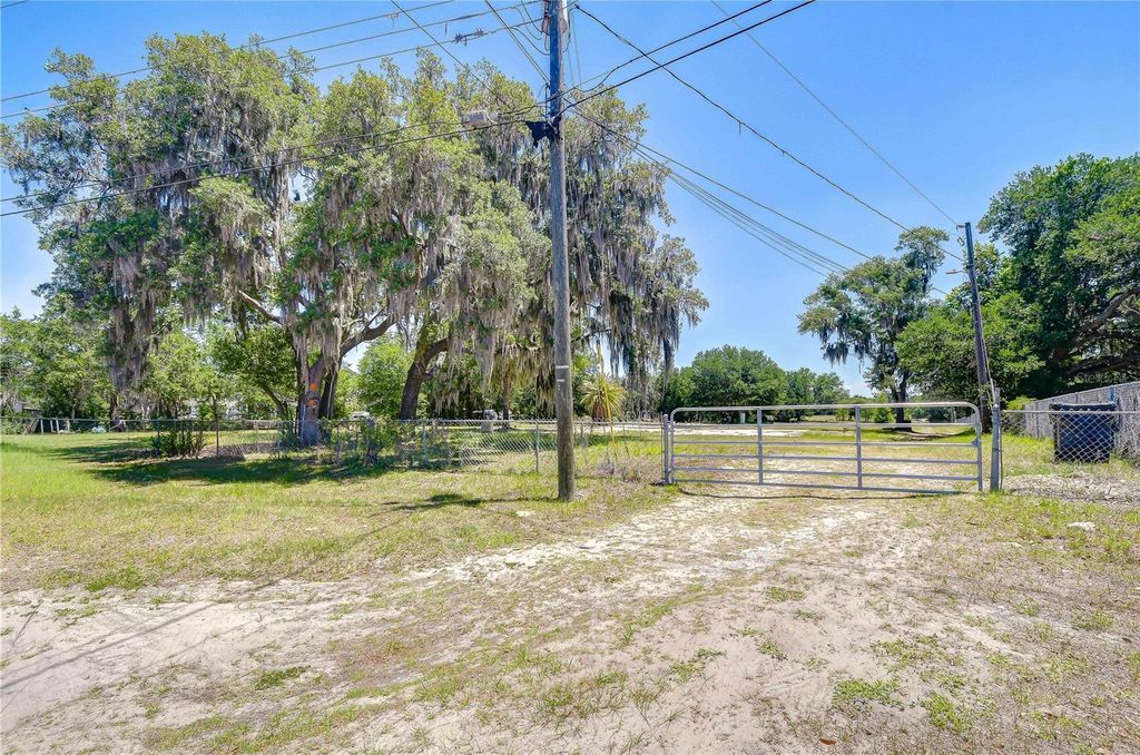 Photo of 8706 Mary Ivy Drive, Plant City, FL 33567 (MLS # TB8510140)