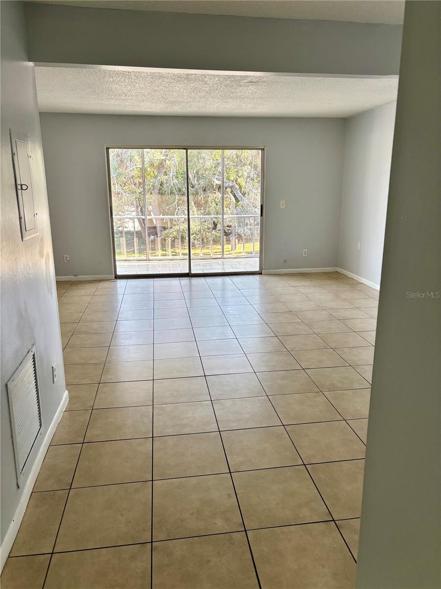 HOLIDAY OAKS CONDO - Residential Lease