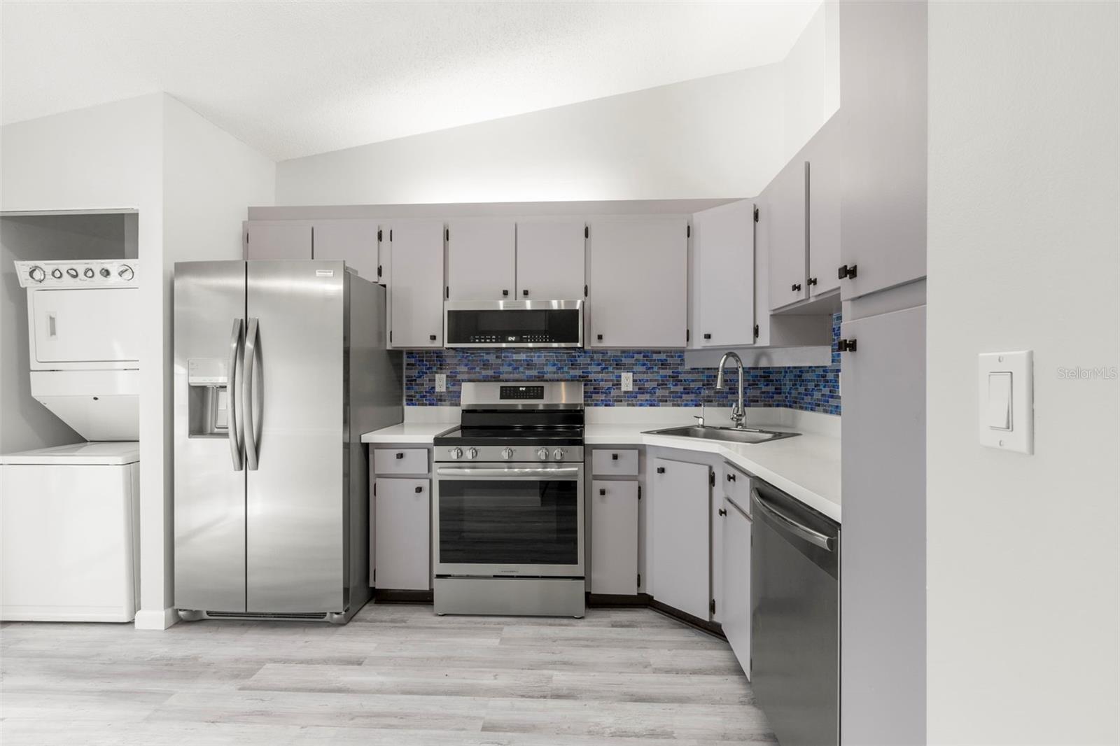 1371 PINE RIDGE CIRCLE E B8