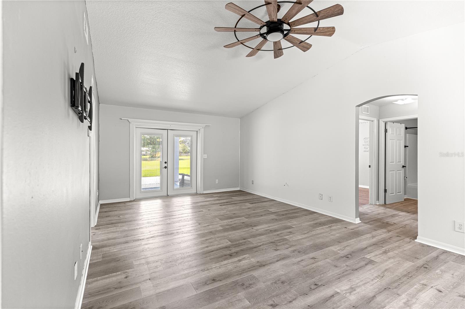 EDWIN M REEVES - Residential Lease