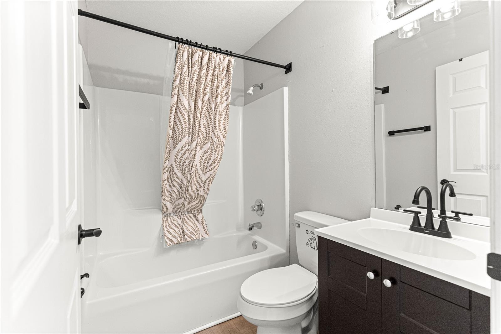 EDWIN M REEVES - Residential Lease