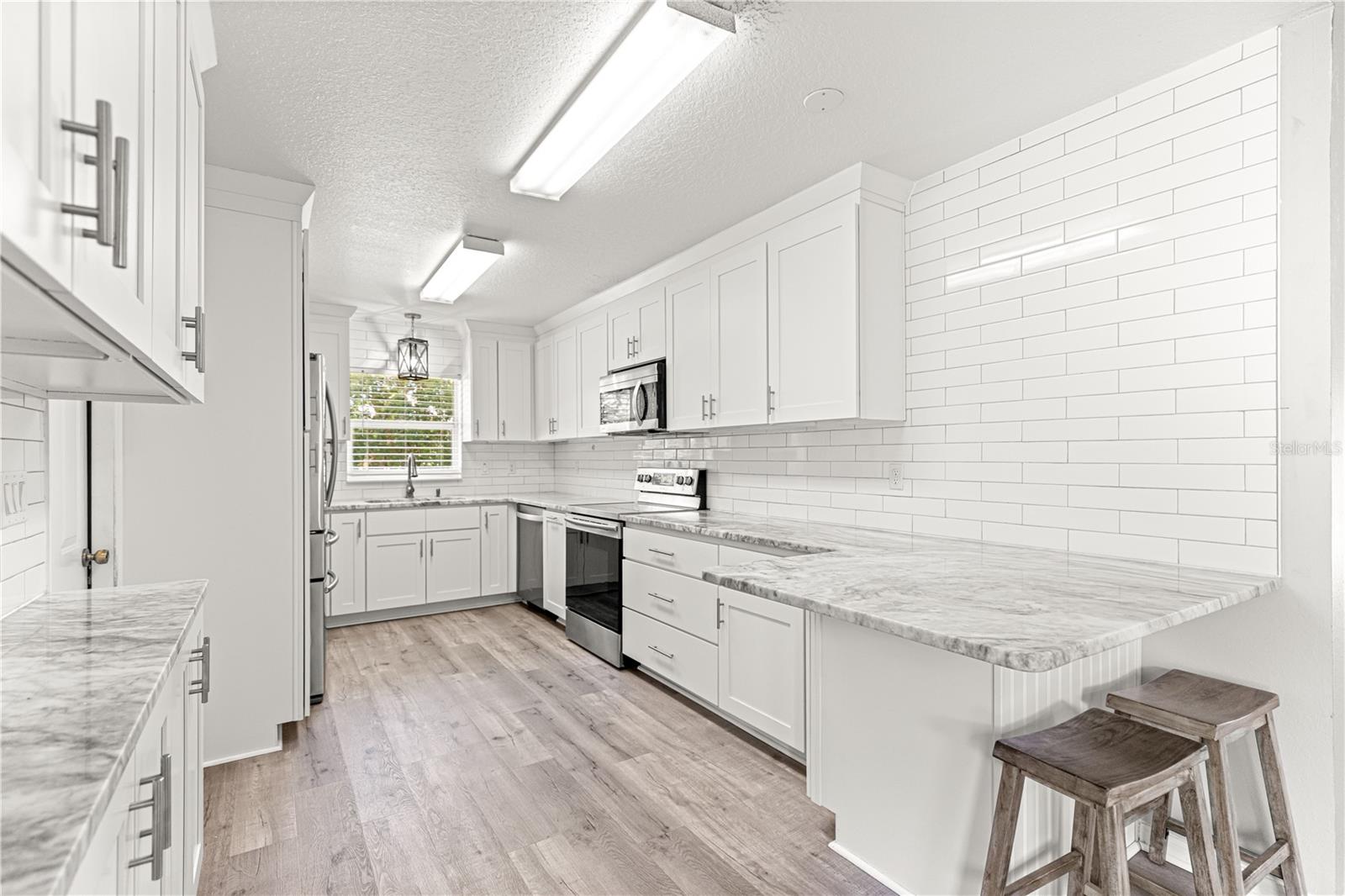 EDWIN M REEVES - Residential Lease