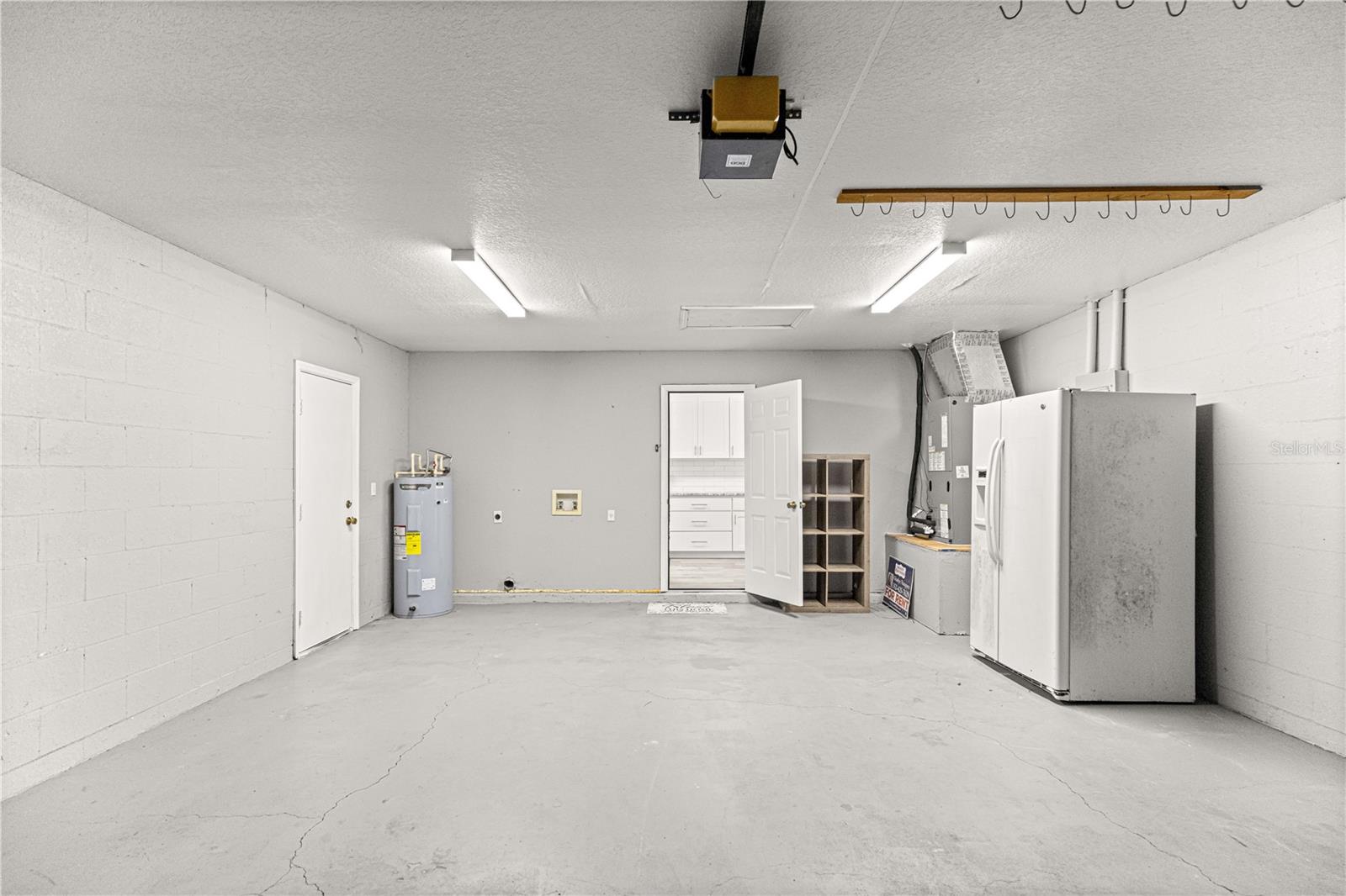 EDWIN M REEVES - Residential Lease