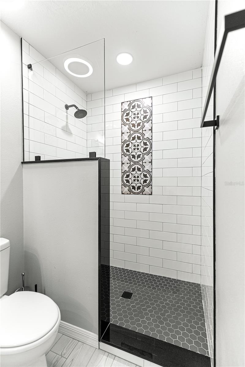 EDWIN M REEVES - Residential Lease