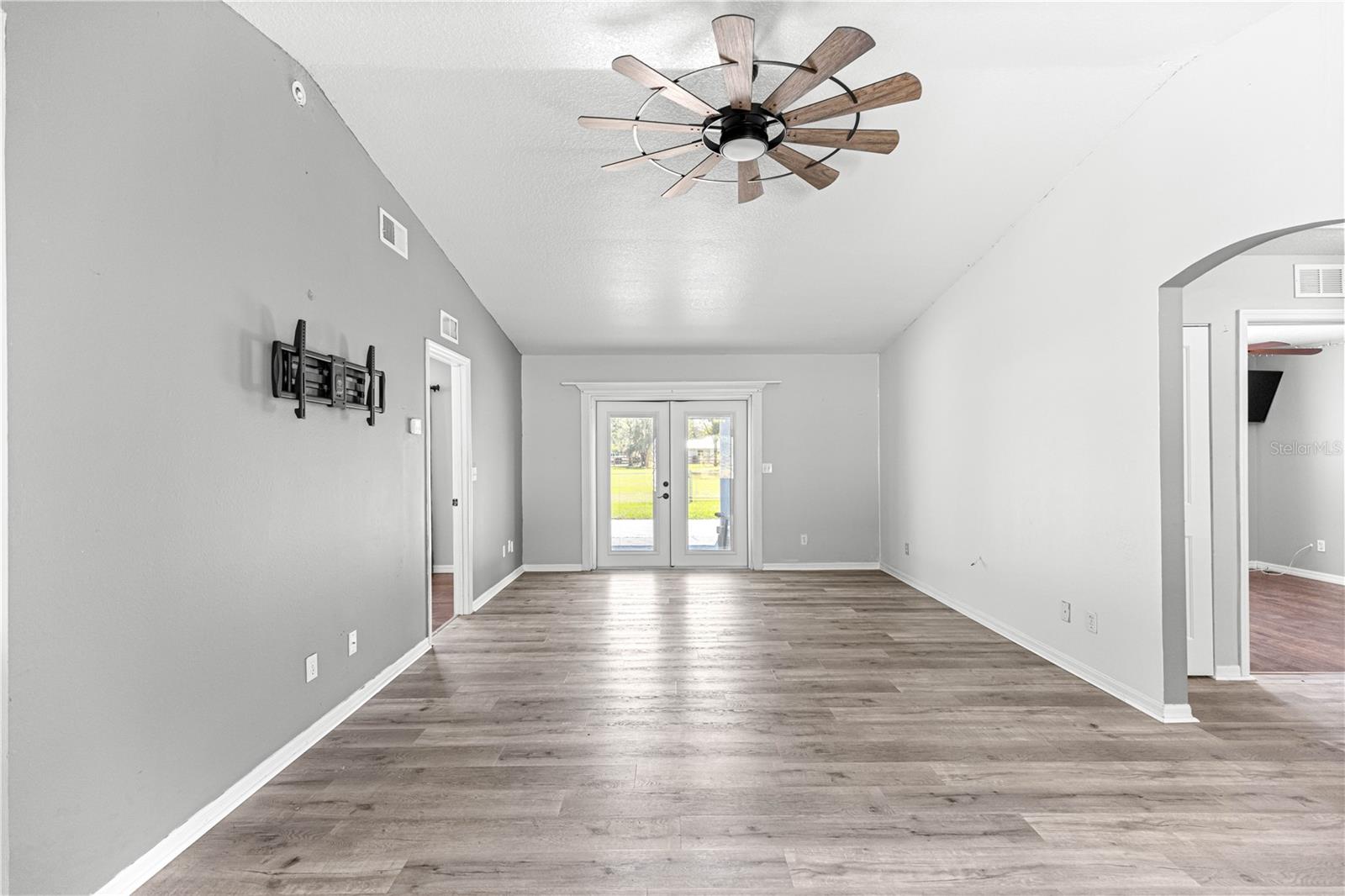 EDWIN M REEVES - Residential Lease