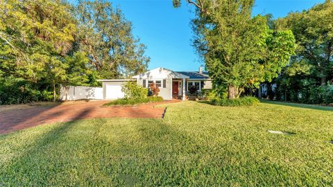 Photo of 2422 Coventry Ave, Lakeland, FL 33803 (MLS # L4957099)
