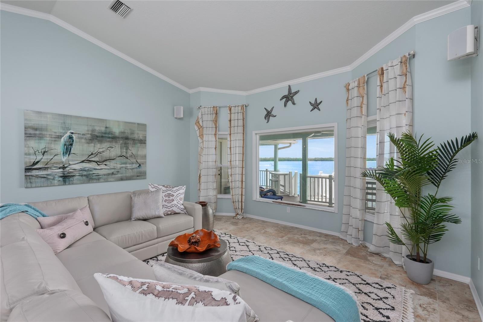 FLOR A MAR - Residential