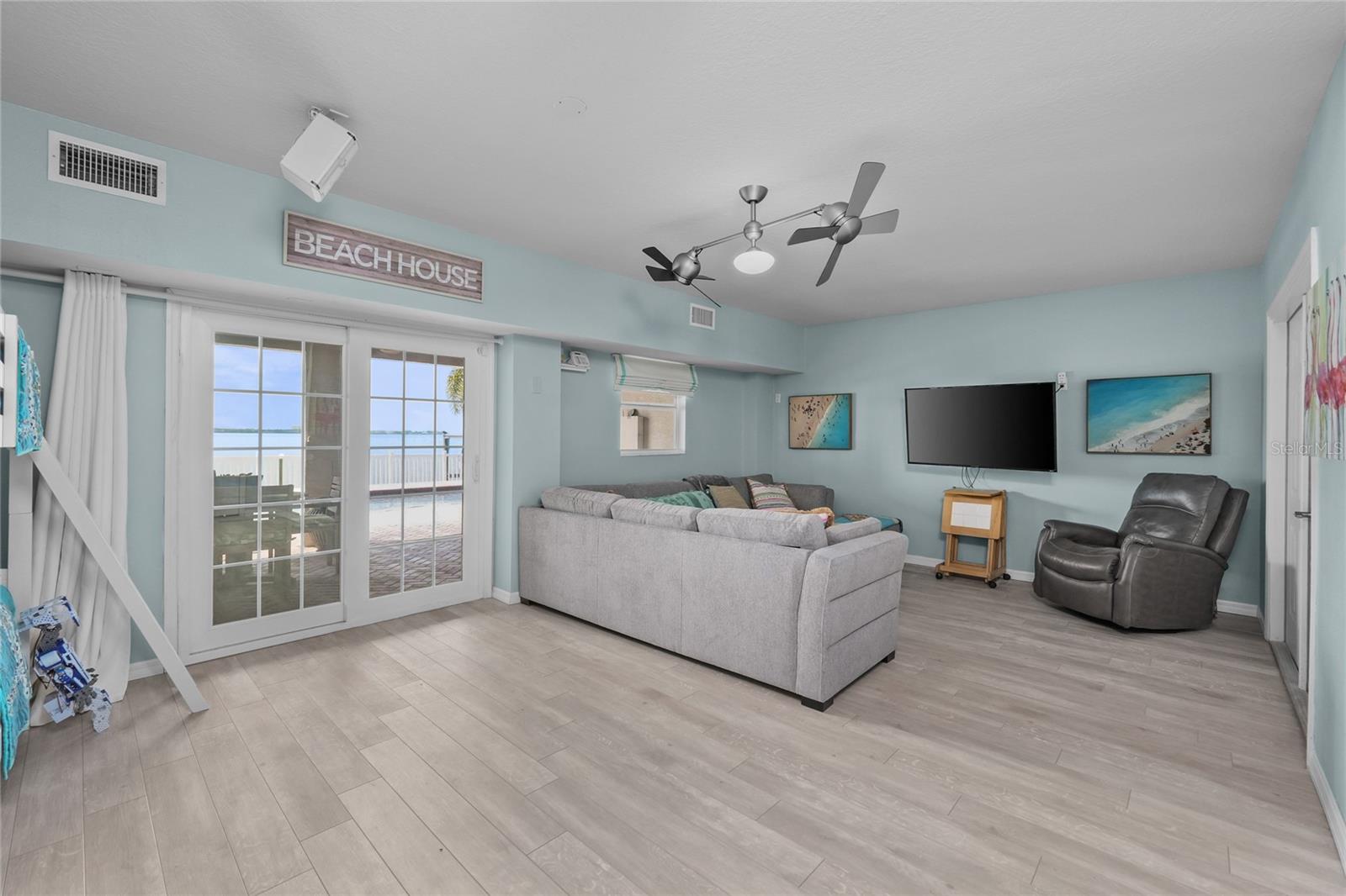 FLOR A MAR - Residential