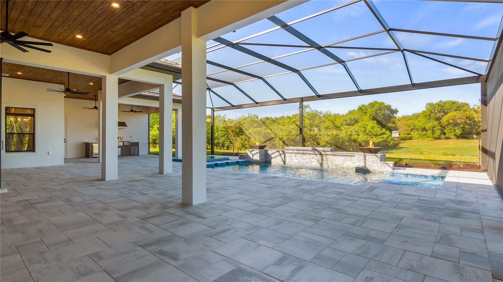 HEATHROW COUNTRY ESTATE - Residential