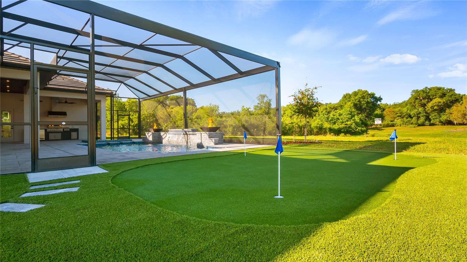 HEATHROW COUNTRY ESTATE - Residential