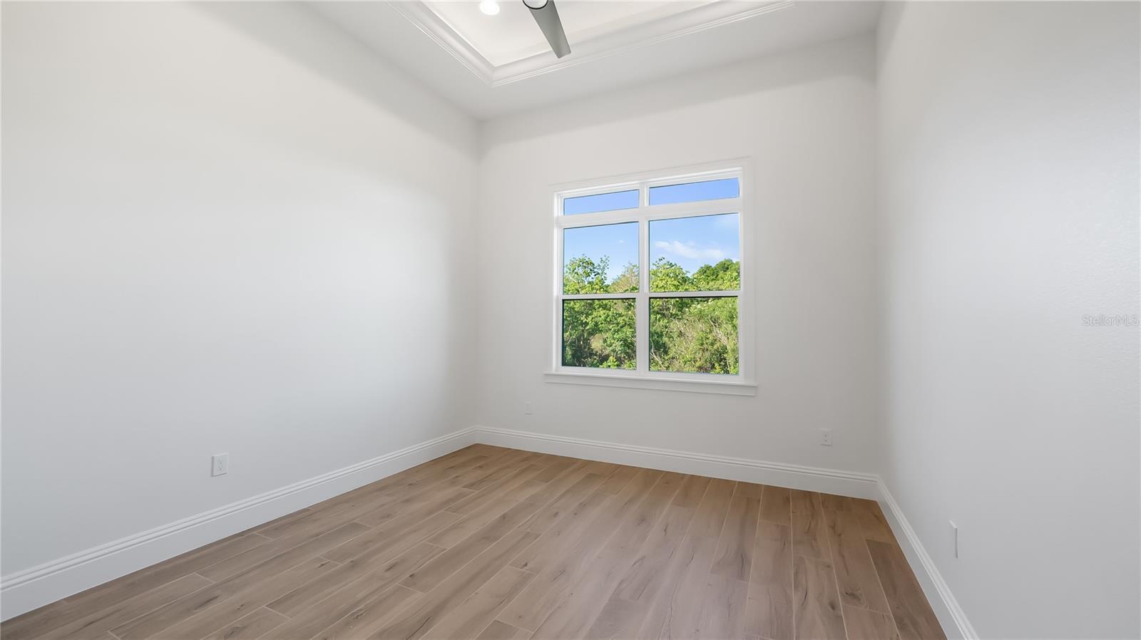 HEATHROW COUNTRY ESTATE - Residential