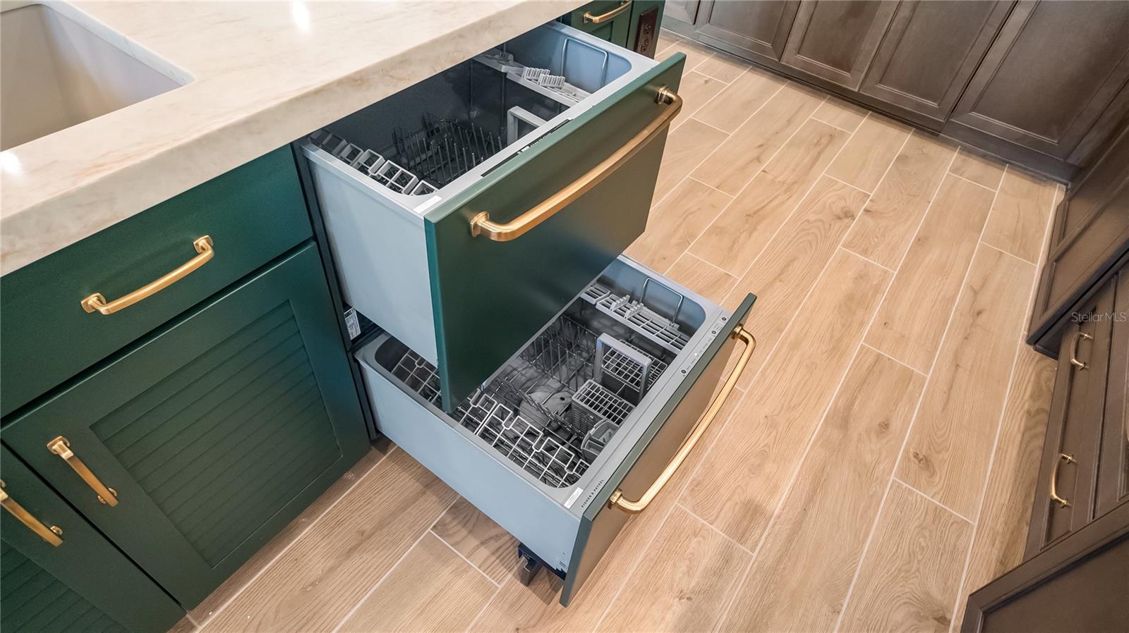 HEATHROW COUNTRY ESTATE - Residential