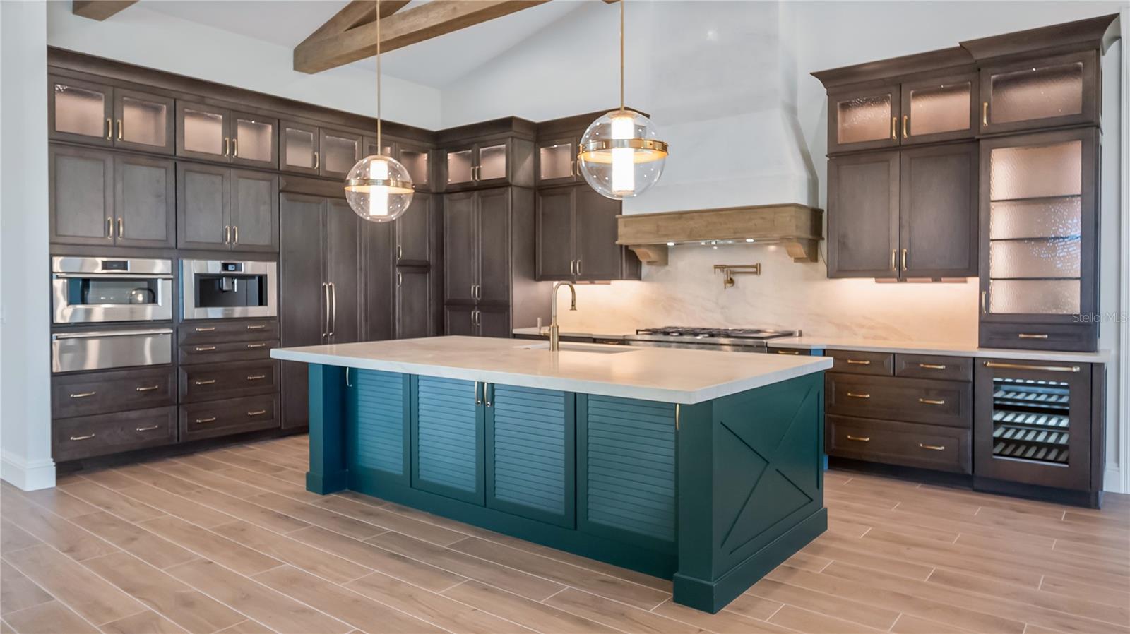 HEATHROW COUNTRY ESTATE - Residential