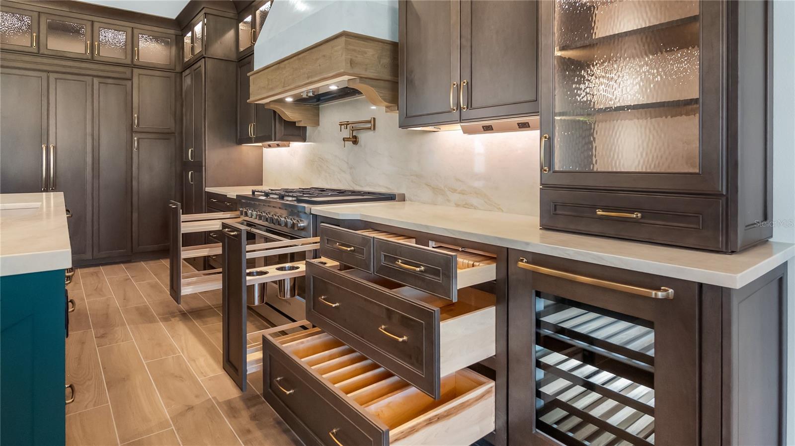 HEATHROW COUNTRY ESTATE - Residential