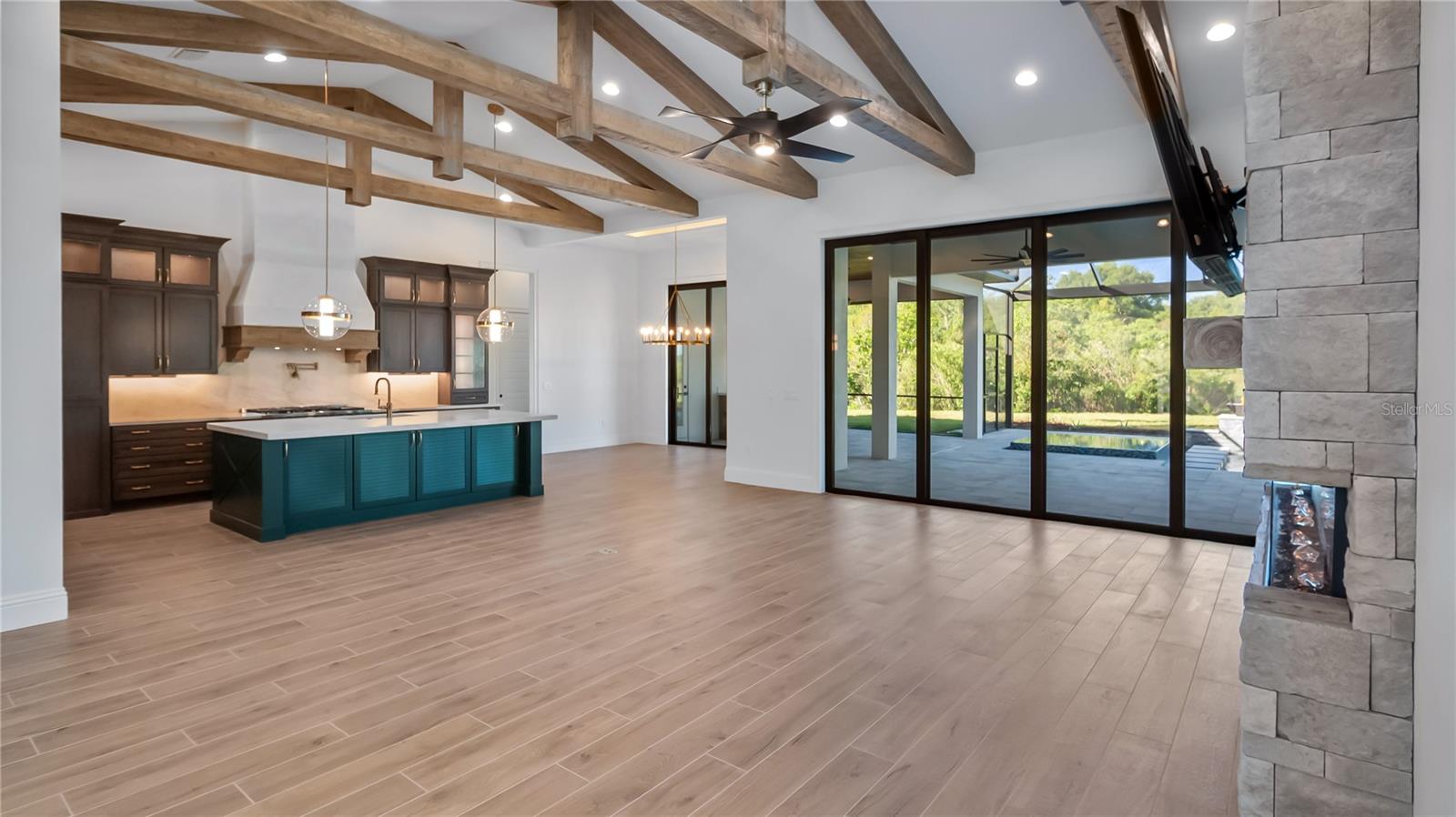 HEATHROW COUNTRY ESTATE - Residential