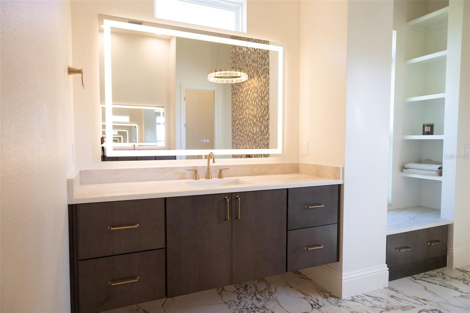 HEATHROW COUNTRY ESTATE - Residential