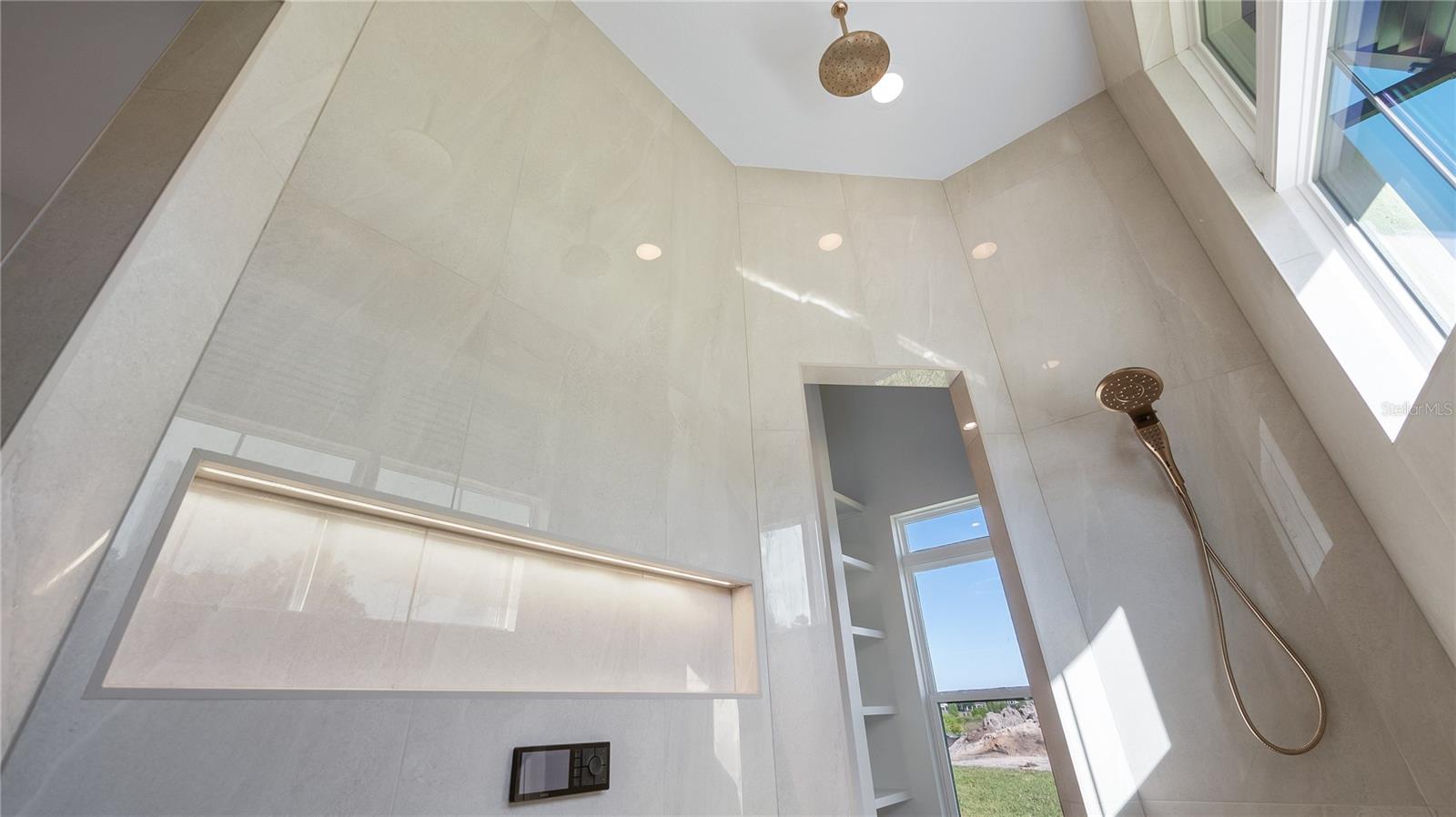 HEATHROW COUNTRY ESTATE - Residential