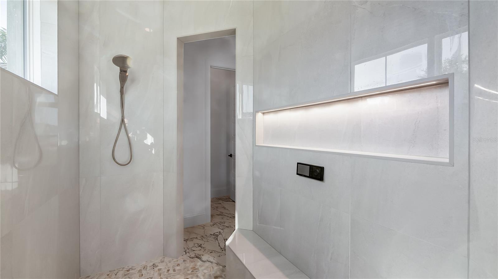 HEATHROW COUNTRY ESTATE - Residential