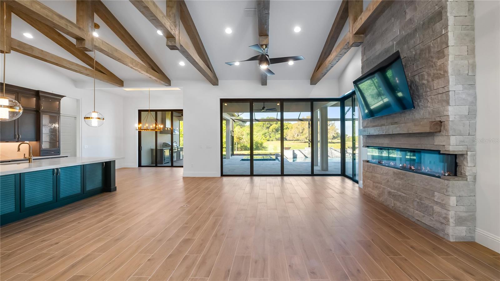 HEATHROW COUNTRY ESTATE - Residential