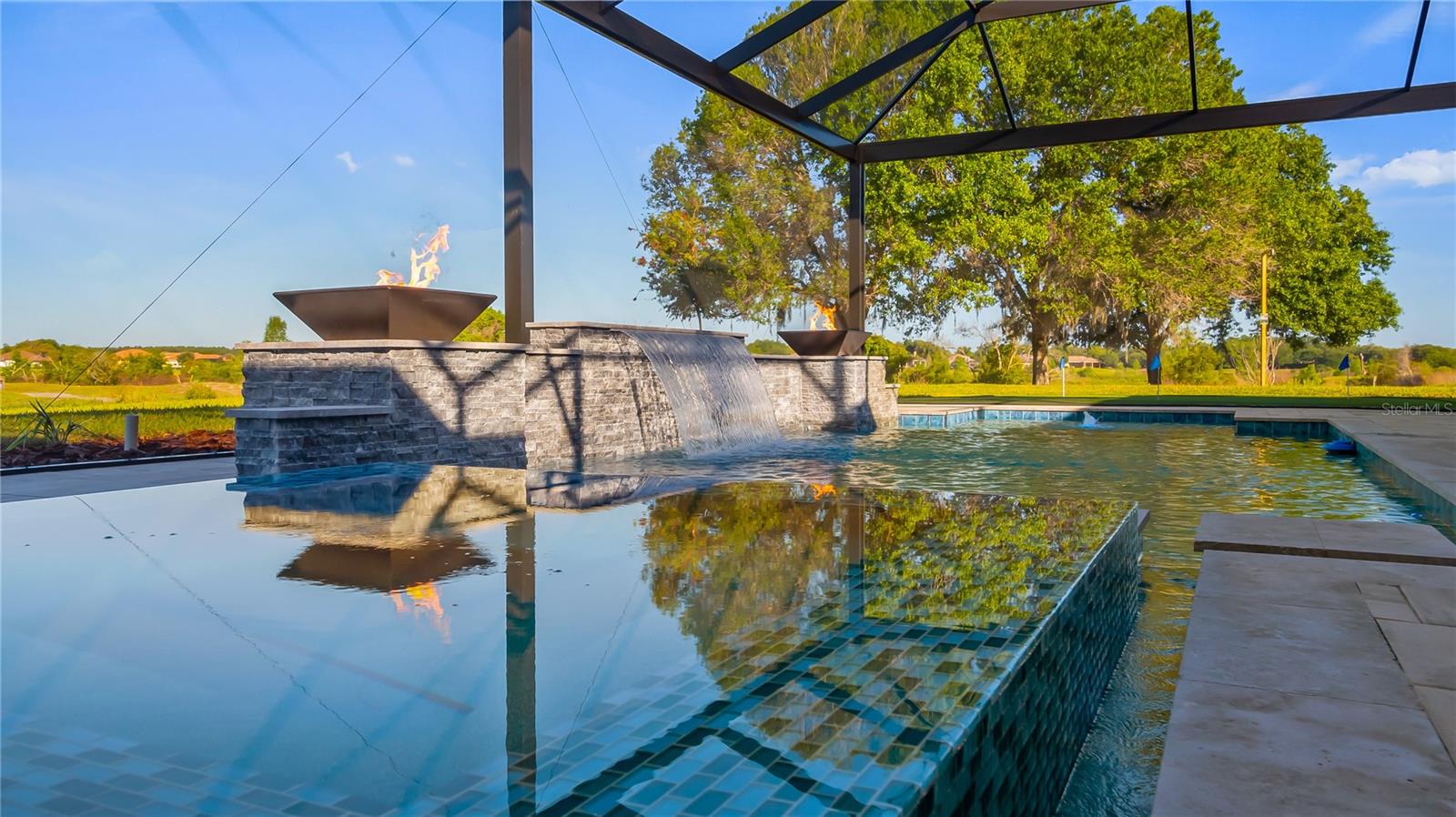 HEATHROW COUNTRY ESTATE - Residential