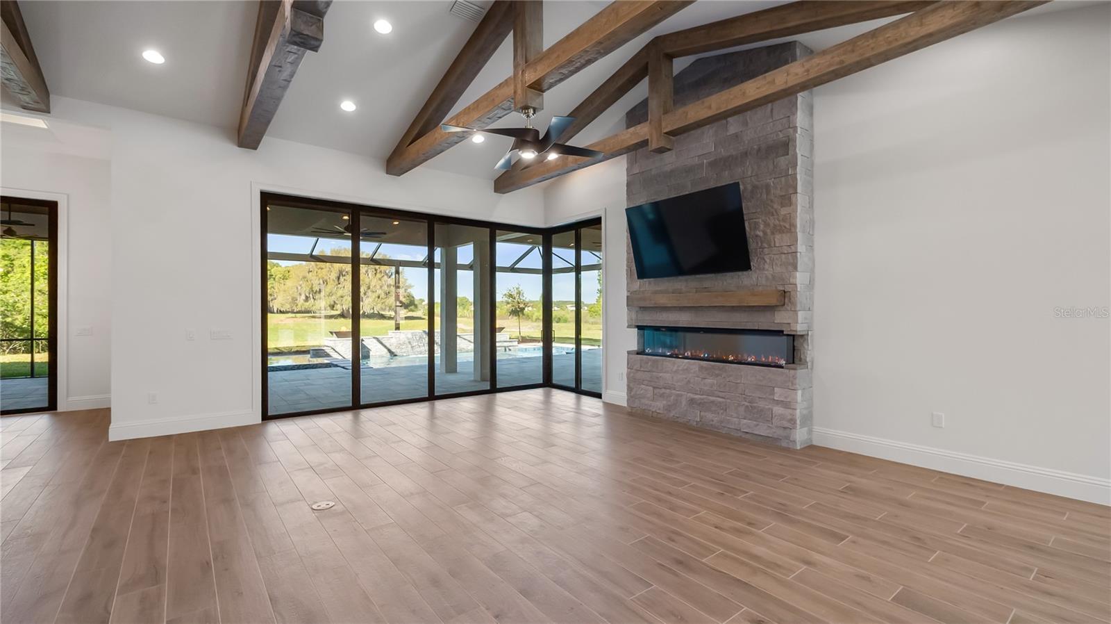 HEATHROW COUNTRY ESTATE - Residential