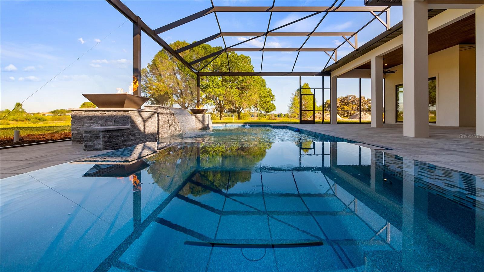 HEATHROW COUNTRY ESTATE - Residential