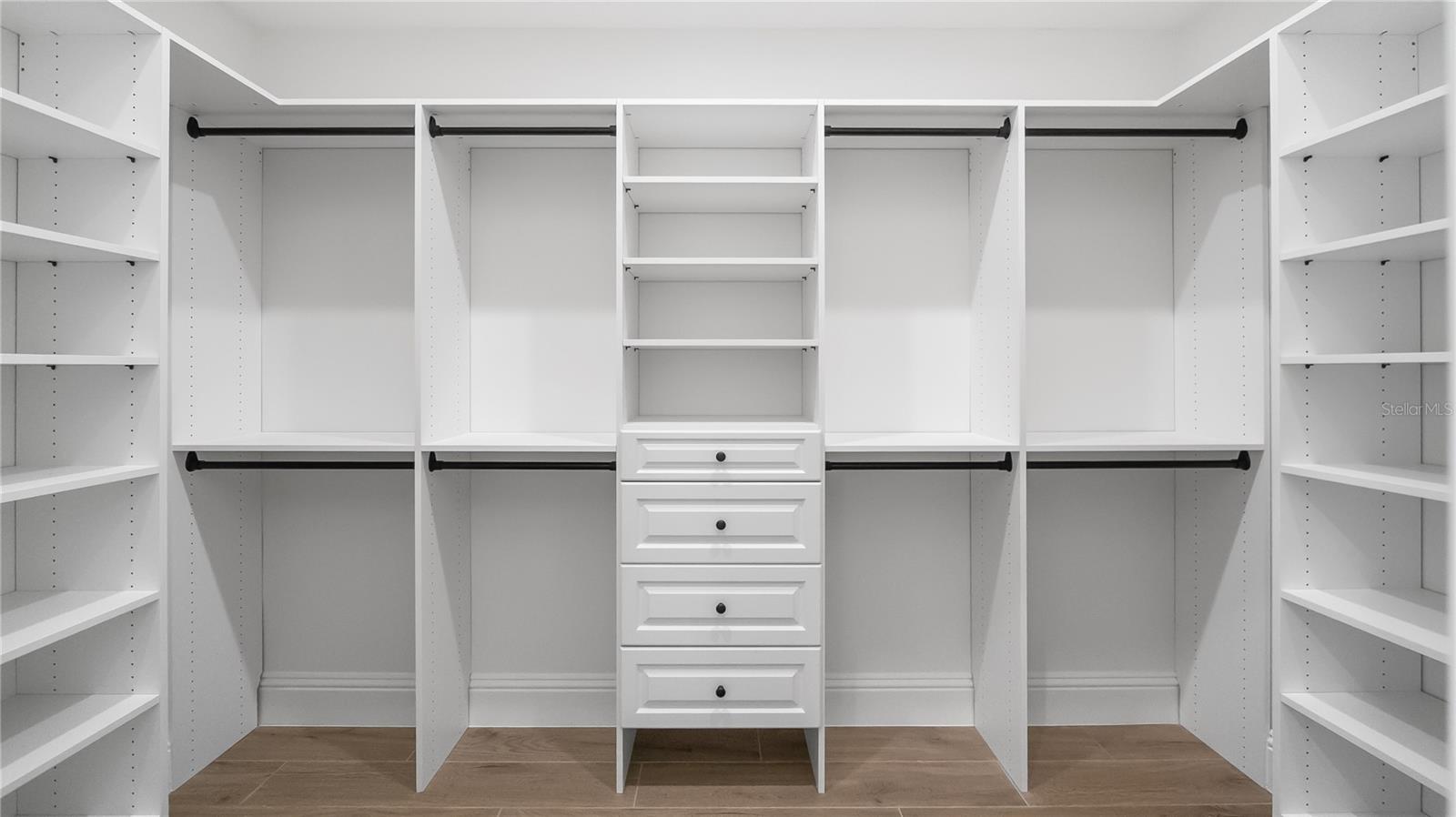 HEATHROW COUNTRY ESTATE - Residential