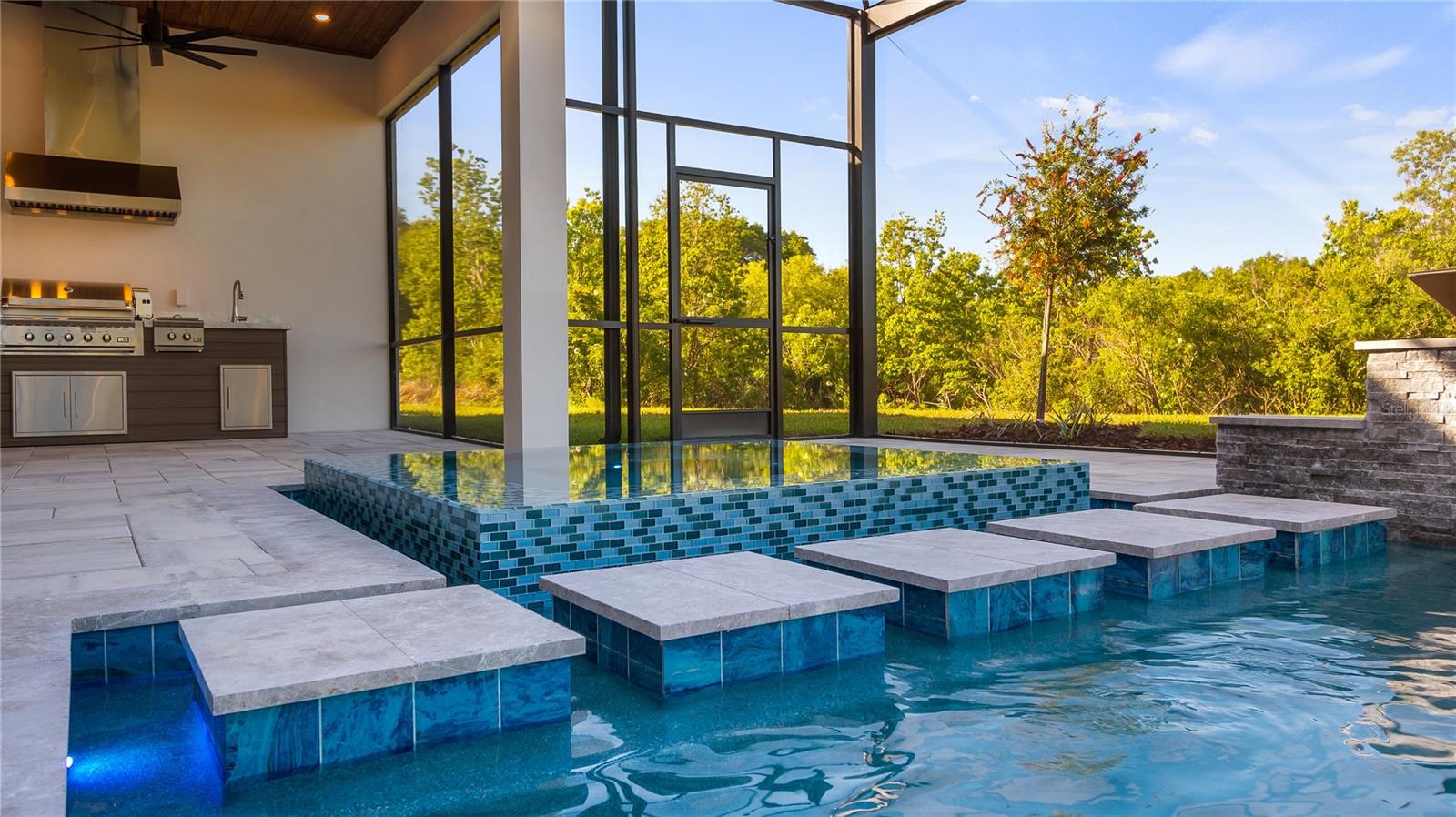 HEATHROW COUNTRY ESTATE - Residential